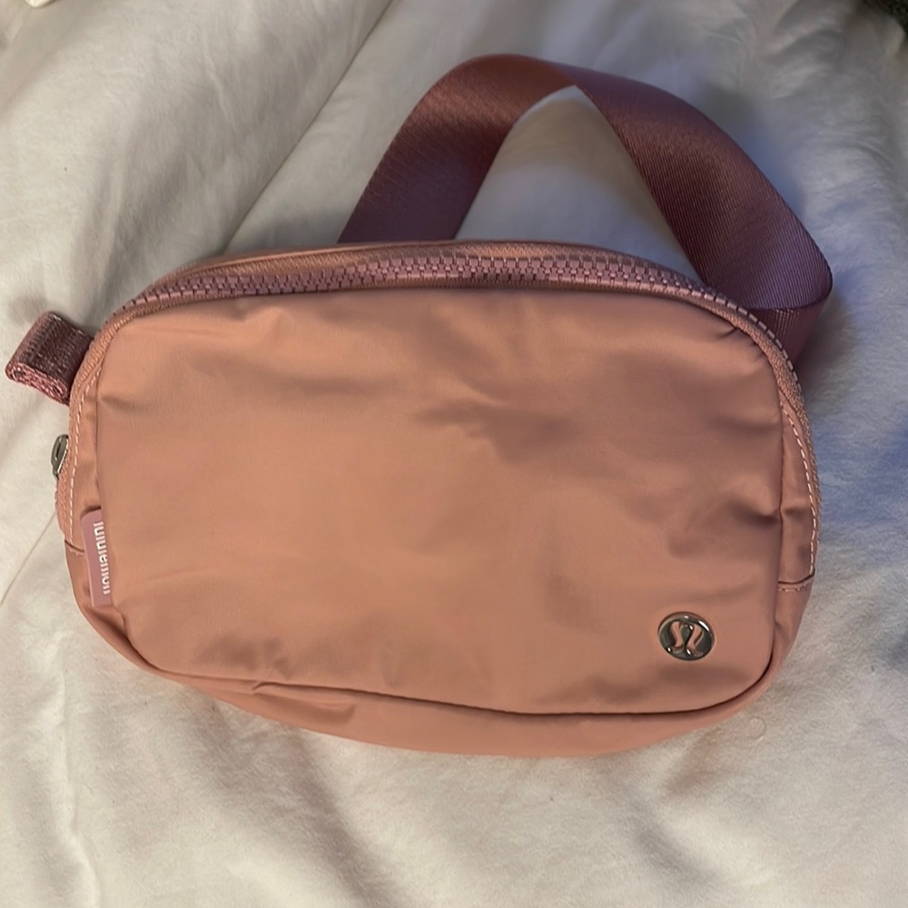 lululemon Everywhere Belt Bag - Pink Pastel